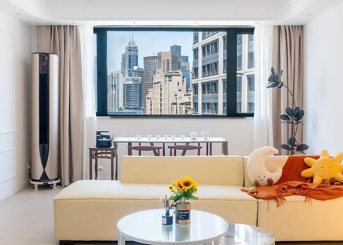 Sunny Abode-Bund View Apartment 300M From Yu Garden Modern Luxury 3-Bedroom, 2-Bathroom Residence